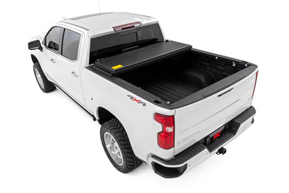 Hard Low Profile Bed Cover | 6'7" Bed | Chevy/GMC Sierra 1500 (19-25)/Silverado 1500 (19-25)  | 47120650B