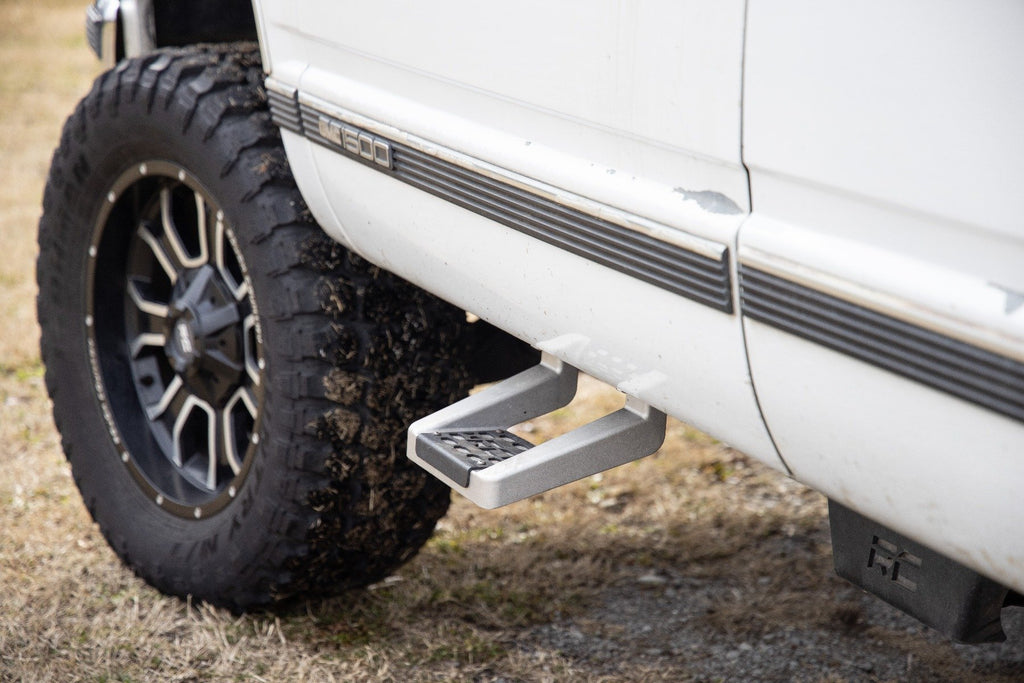 Single Hoop Step | Universal | Alum | Pair | Multiple Makes & Models (Chevy/Ford/GMC/Ram) | 117510