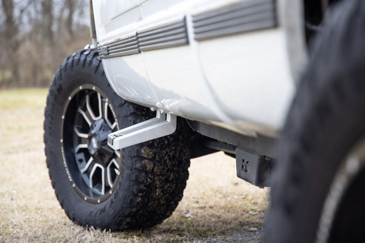 Single Hoop Step | Universal | Alum | Pair | Multiple Makes & Models (Chevy/Ford/GMC/Ram) | 117510