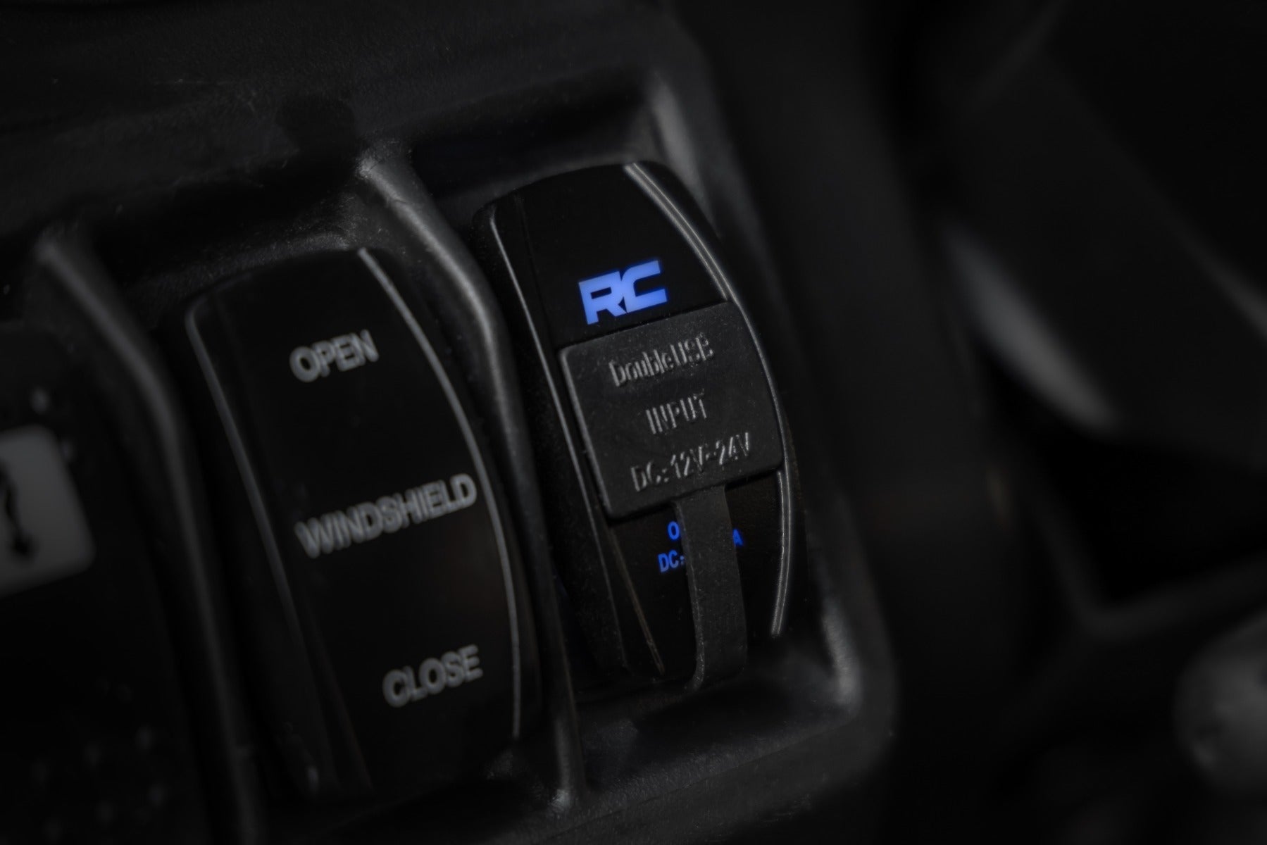USB Switch Insert | 2x1 with Logo | Blue Back Light | 709USB