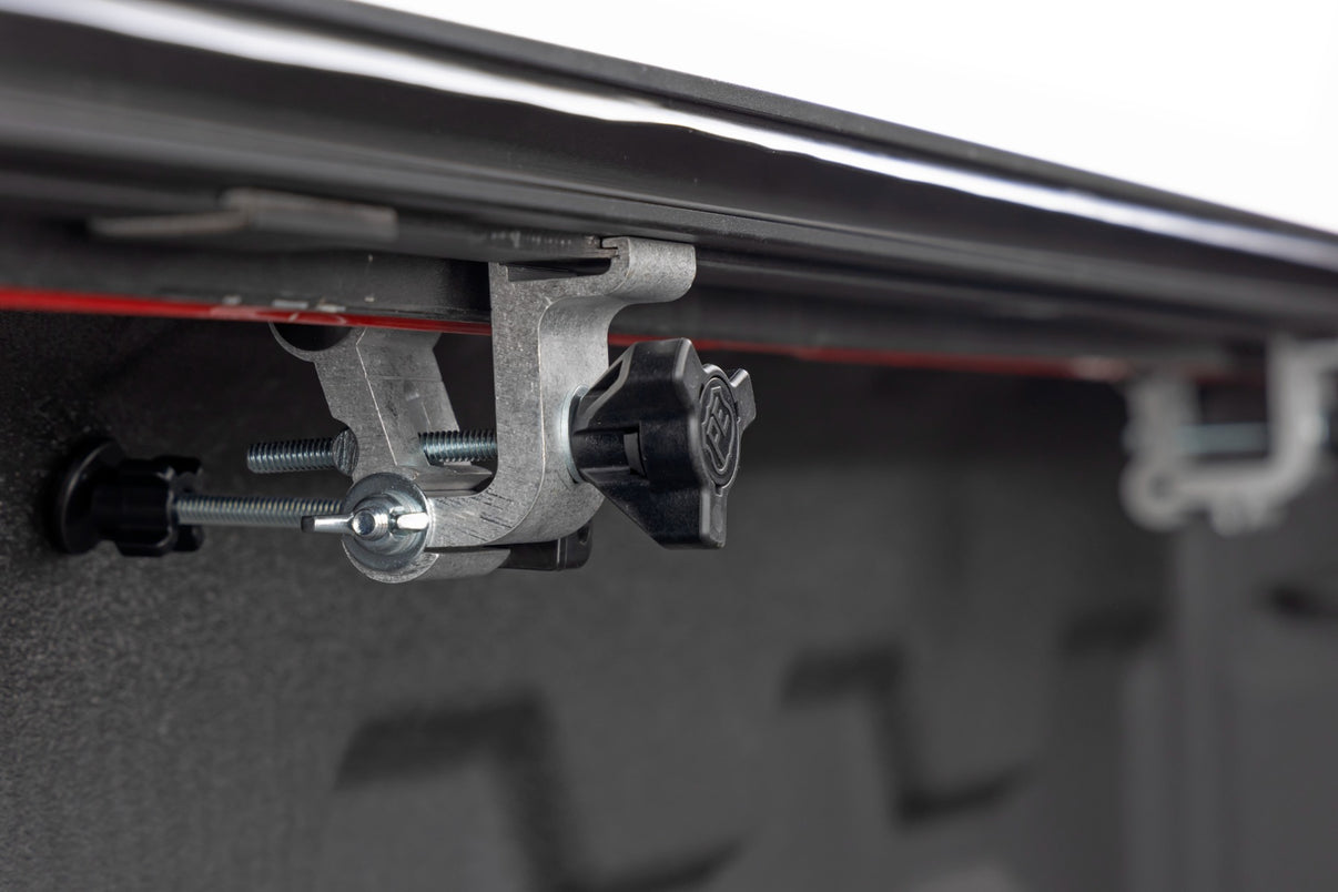 Retractable Bed Cover | 5'10" Bed | Chevy/GMC Sierra 1500 (19-25)/Silverado 1500 (19-25)  | 46120581A