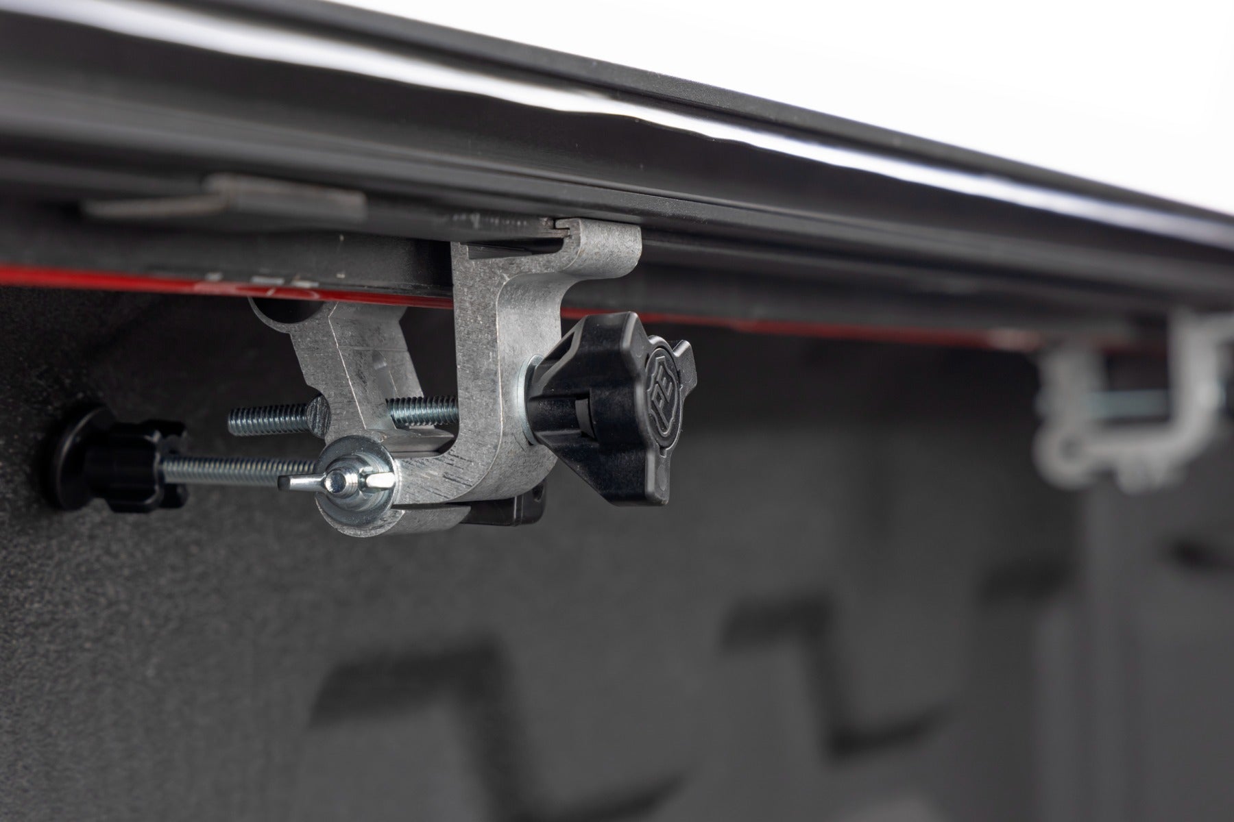 Retractable Bed Cover | 5'10" Bed | Chevy/GMC Sierra 1500 (19-25)/Silverado 1500 (19-25)  | 46120581A