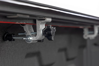 Retractable Bed Cover | 5'10" Bed | Chevy/GMC Sierra 1500 (19-25)/Silverado 1500 (19-25)  | 46120581A