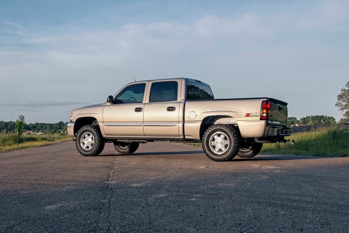 1.5-2 Inch Leveling Kit | Chevy/GMC Sierra 1500/Silverado 1500/Tahoe/Yukon (99-06 & Classic) | 7592