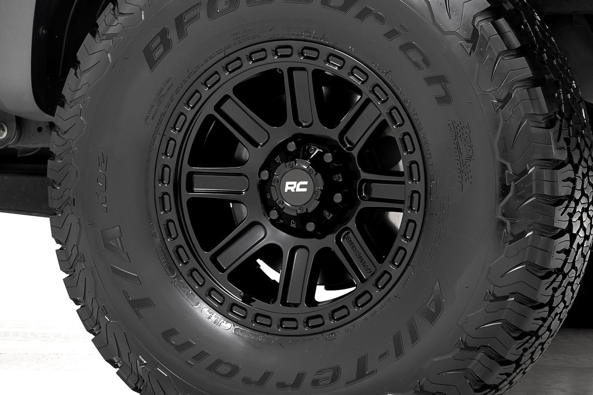 Rough Country 84 Series Wheel | Gloss Black | 17x8.5 | 6x5.5 | +0mm | 84170912