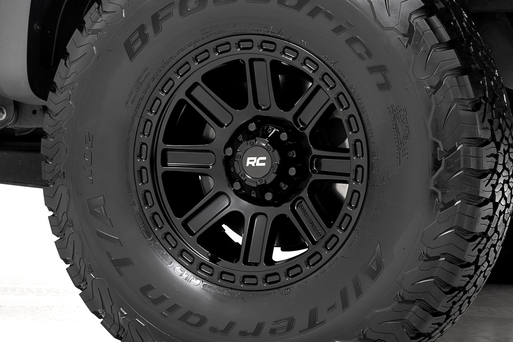 Rough Country 84 Series Wheel | Gloss Black | 17x8.5 | 6x5.5 | +0mm | 84170912
