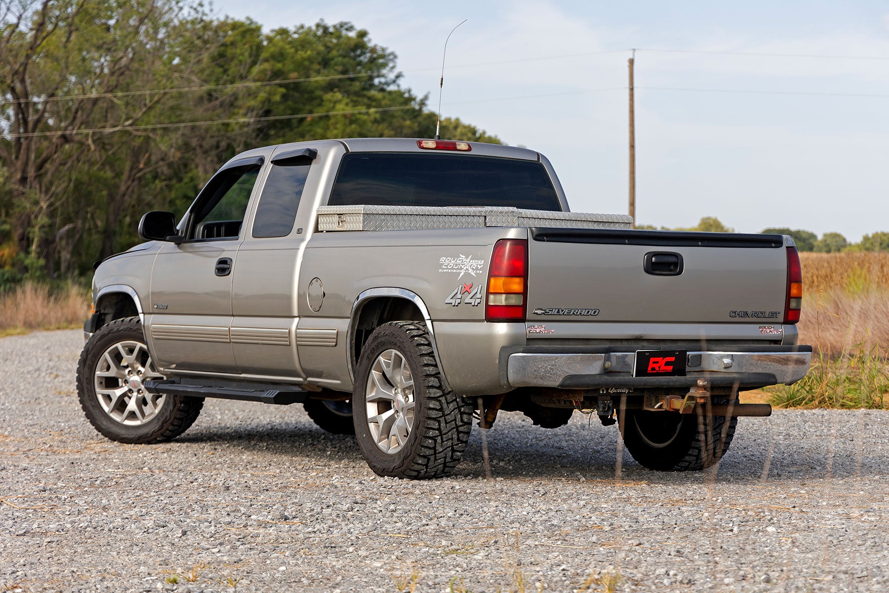 HD2 Aluminum Running Boards | Ext Cab | Chevy/GMC 1500 (99-06 & Classic) | SRB990677A