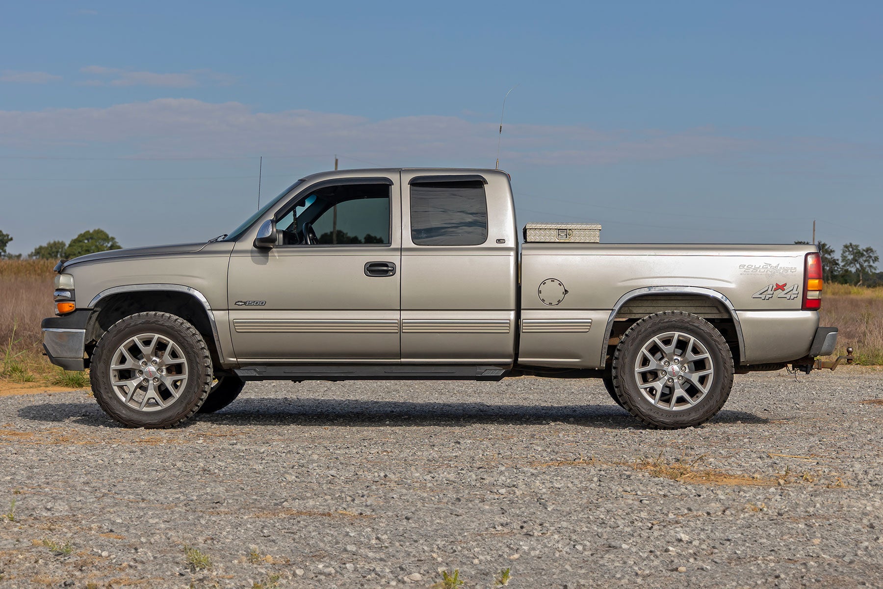 HD2 Aluminum Running Boards | Ext Cab | Chevy/GMC 1500 (99-06 & Classic) | SRB990677A