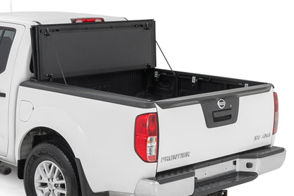 Hard Tri-Fold Flip Up Bed Cover | 5' Bed | Nissan Frontier 2WD/4WD (05-21) | 49520501