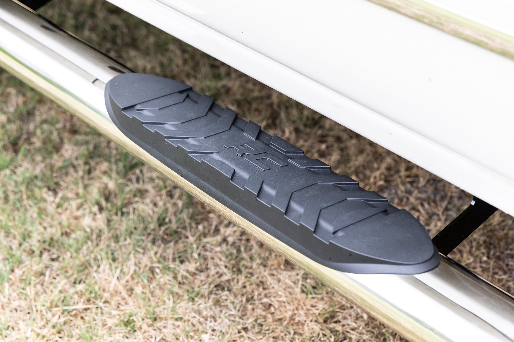 Oval Nerf Steps | Stainless | Crew Cab | DEF Tank | Chevy/GMC 1500/2500HD/3500HD (07-19 & Classic) | 21001S