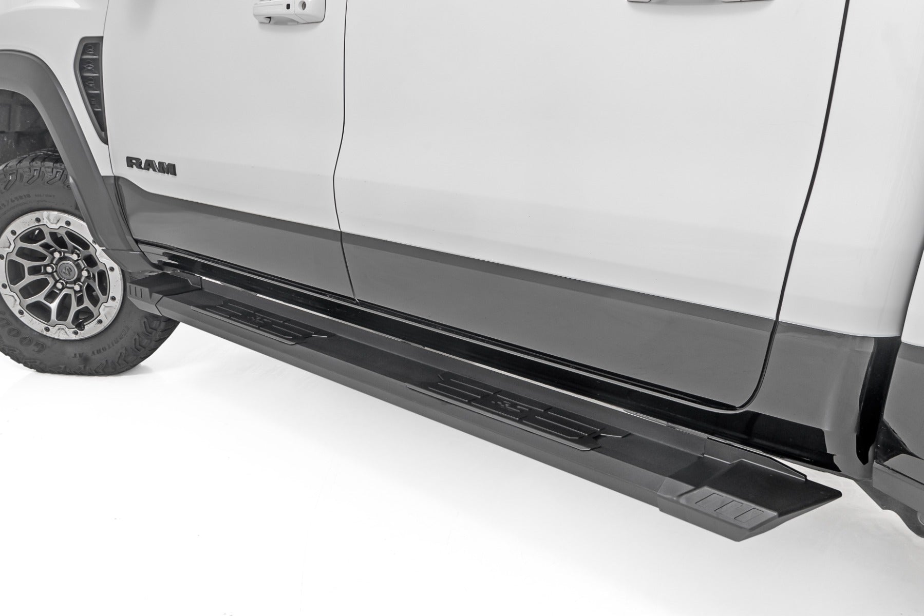 HD2 Aluminum Running Boards | Crew Cab | Ram 1500 (19-25)/1500 TRX (21-24)  | SRB01950A