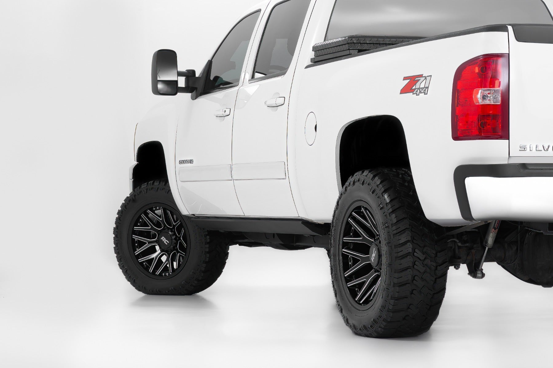 Rough Country 95 Series Wheel | One-Piece | Gloss Black Machined | 20x10 | 8x180 | -19mm | 95201006M