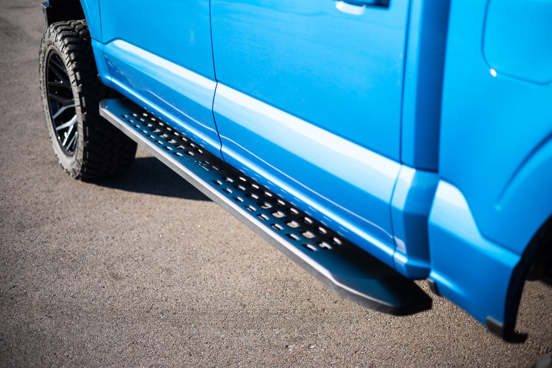 RPT2 Running Board | Crew Cab | Black | Ford F-150/Lightning/F-250/F-350/Raptor (15-25) | 44005