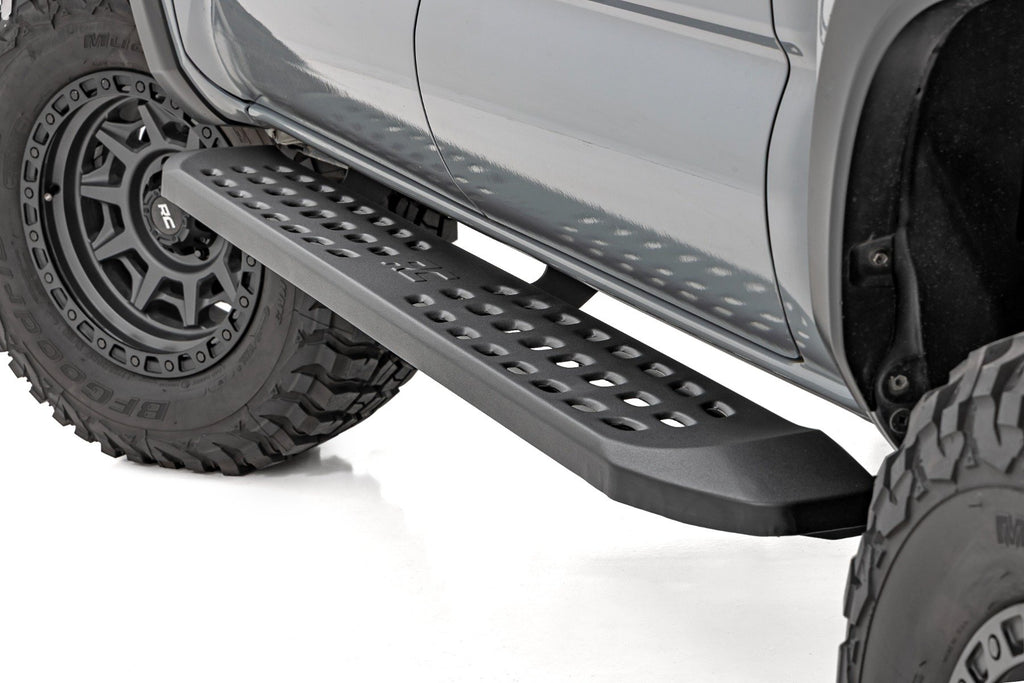 Rough Country | RPT2 Running Board | Double Cab | Black | Toyota Tacoma 2WD/4WD (2016-2023) | 44012