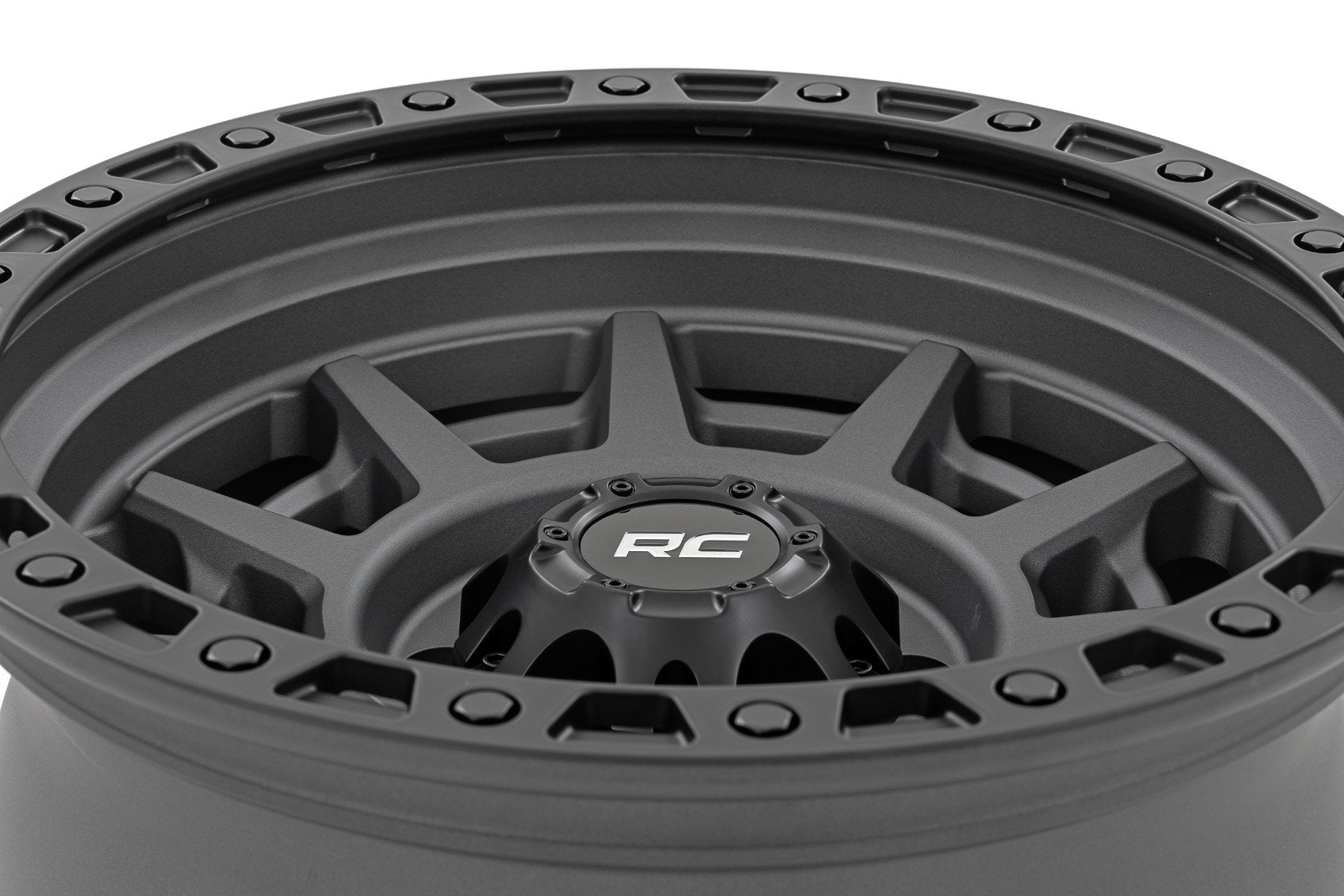 Rough Country 85 Series Wheel | Simulated Beadlock | Gunmetal Gray/Black | 17x9 | 8x170 | -12 | 85171211A