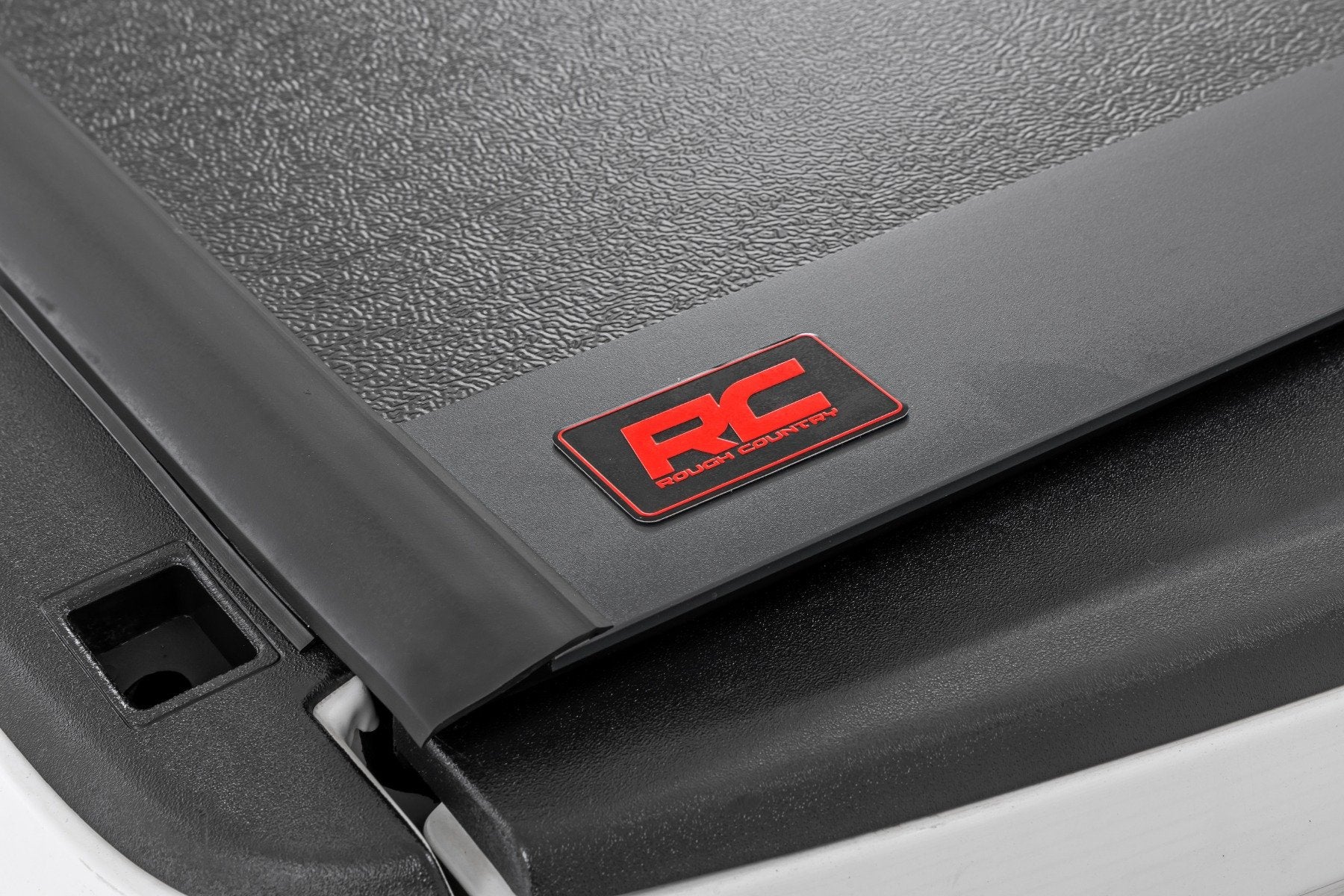 Hard Low Profile Bed Cover | 6'4" Bed | Ram 1500 (10-18)/2500 (10-25)  | 47318650B