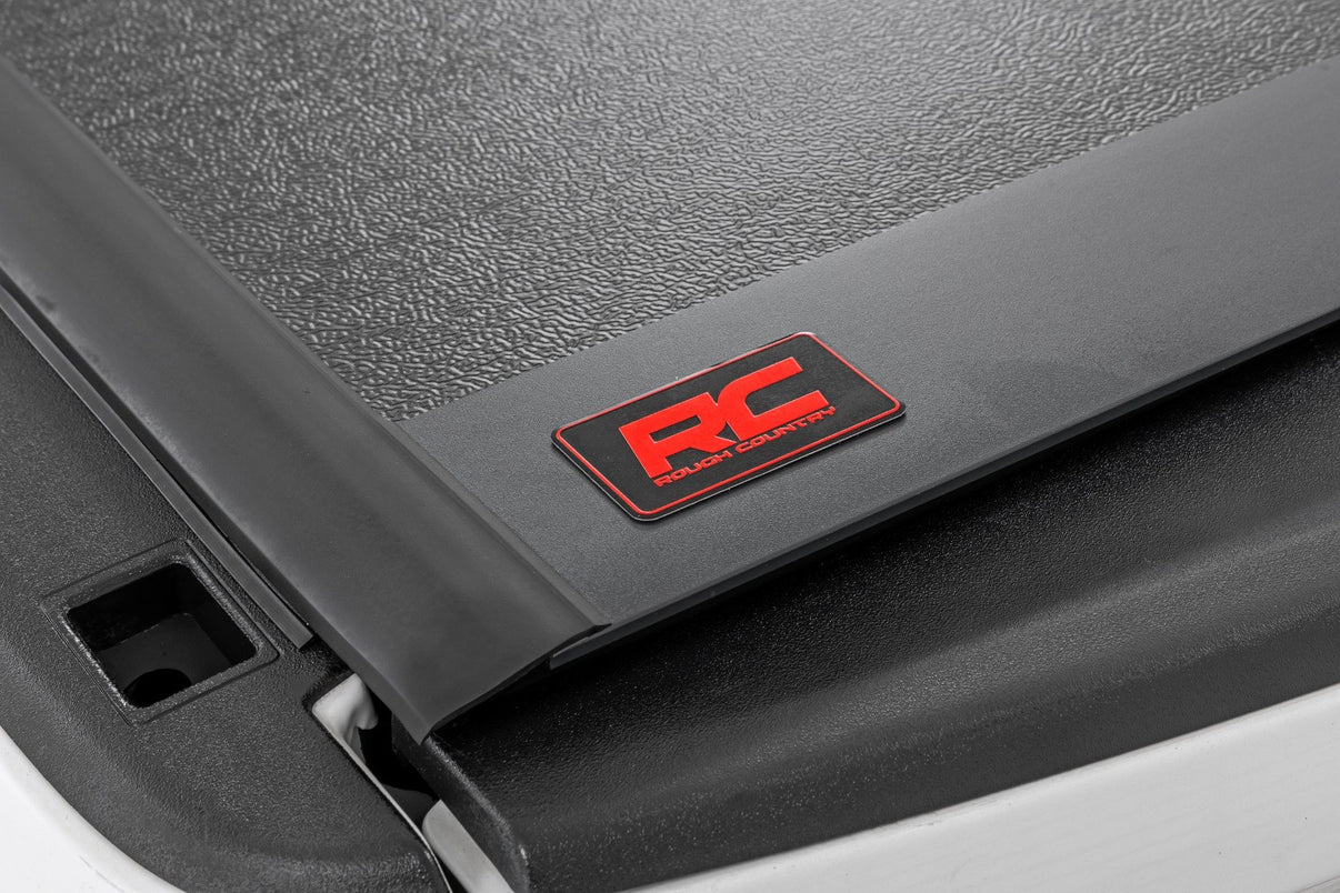 Hard Low Profile Bed Cover | 5'7" Bed | No Rambox | 09-18 / 19-UP Classic Ram 1500 2WD/4WD | 47319550B