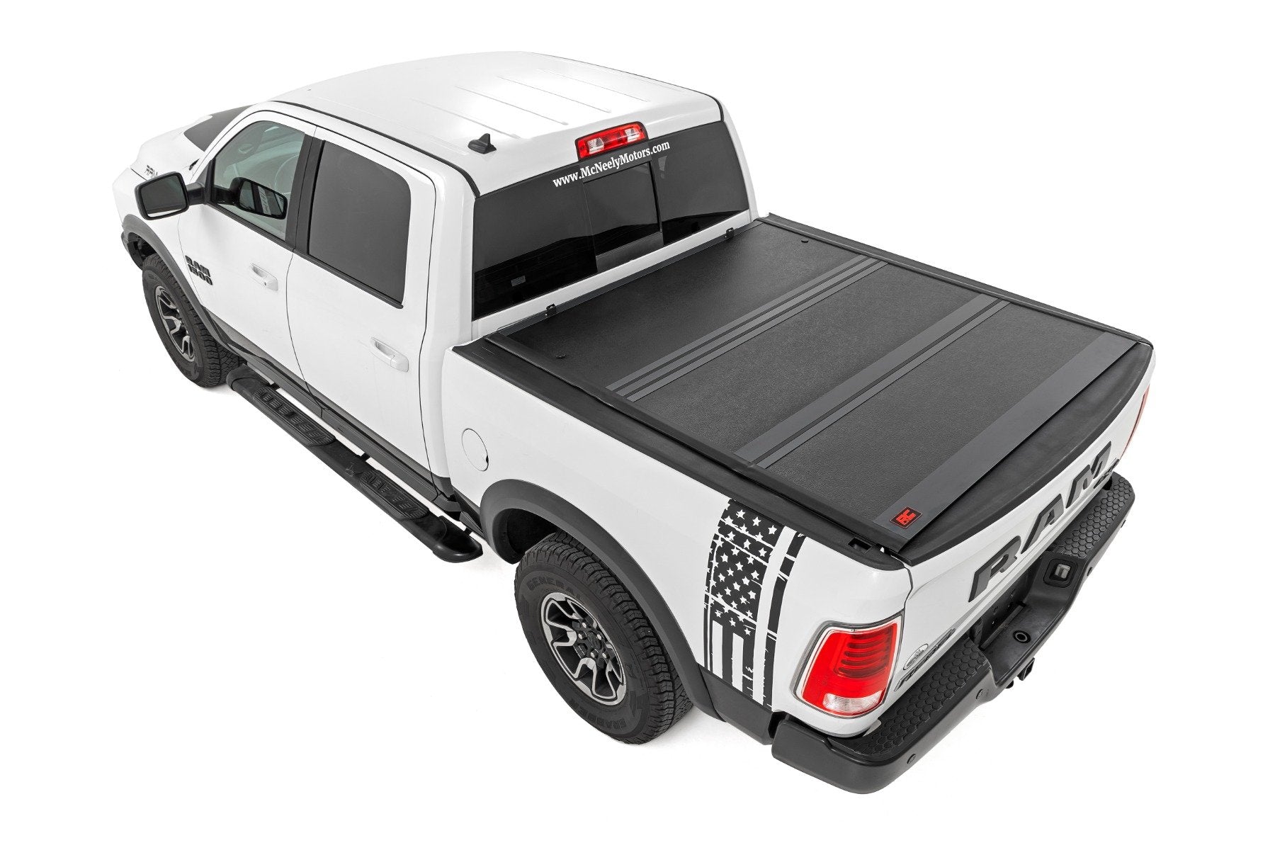 Hard Low Profile Bed Cover | 5'7" Bed | No Rambox | 09-18 / 19-UP Classic Ram 1500 2WD/4WD | 47319550B