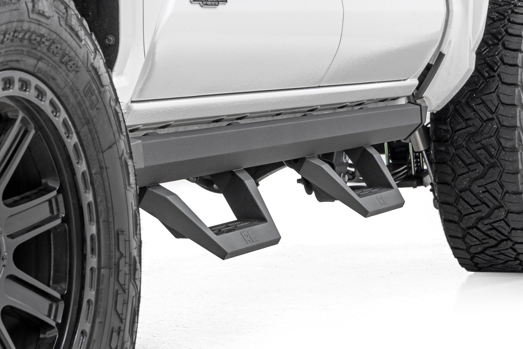 SRX2 Adjustable Aluminum Steps | Double Cab | Toyota Tacoma 2WD/4WD (24-25) | 73004