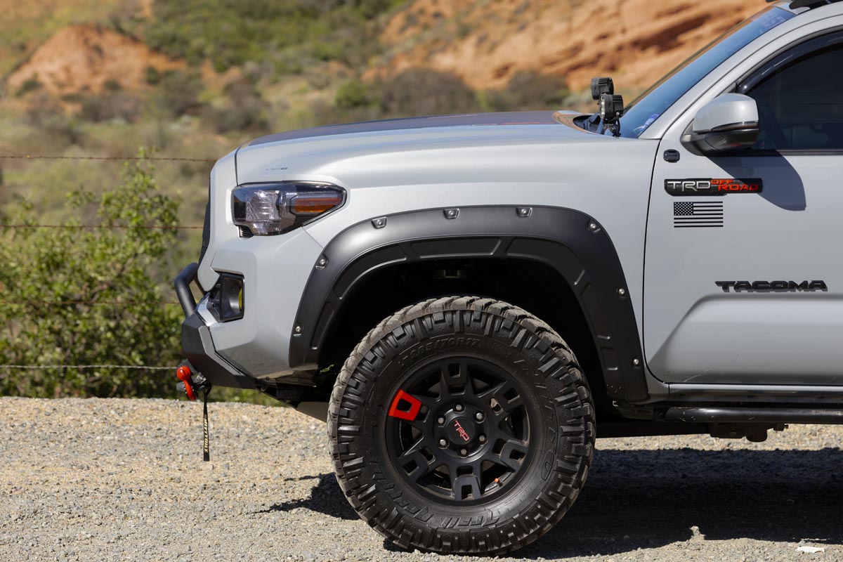 Fender Flares | Defender | 040 Super White | Toyota Tacoma 2WD/4WD (16-23) | A-T11621-O4O