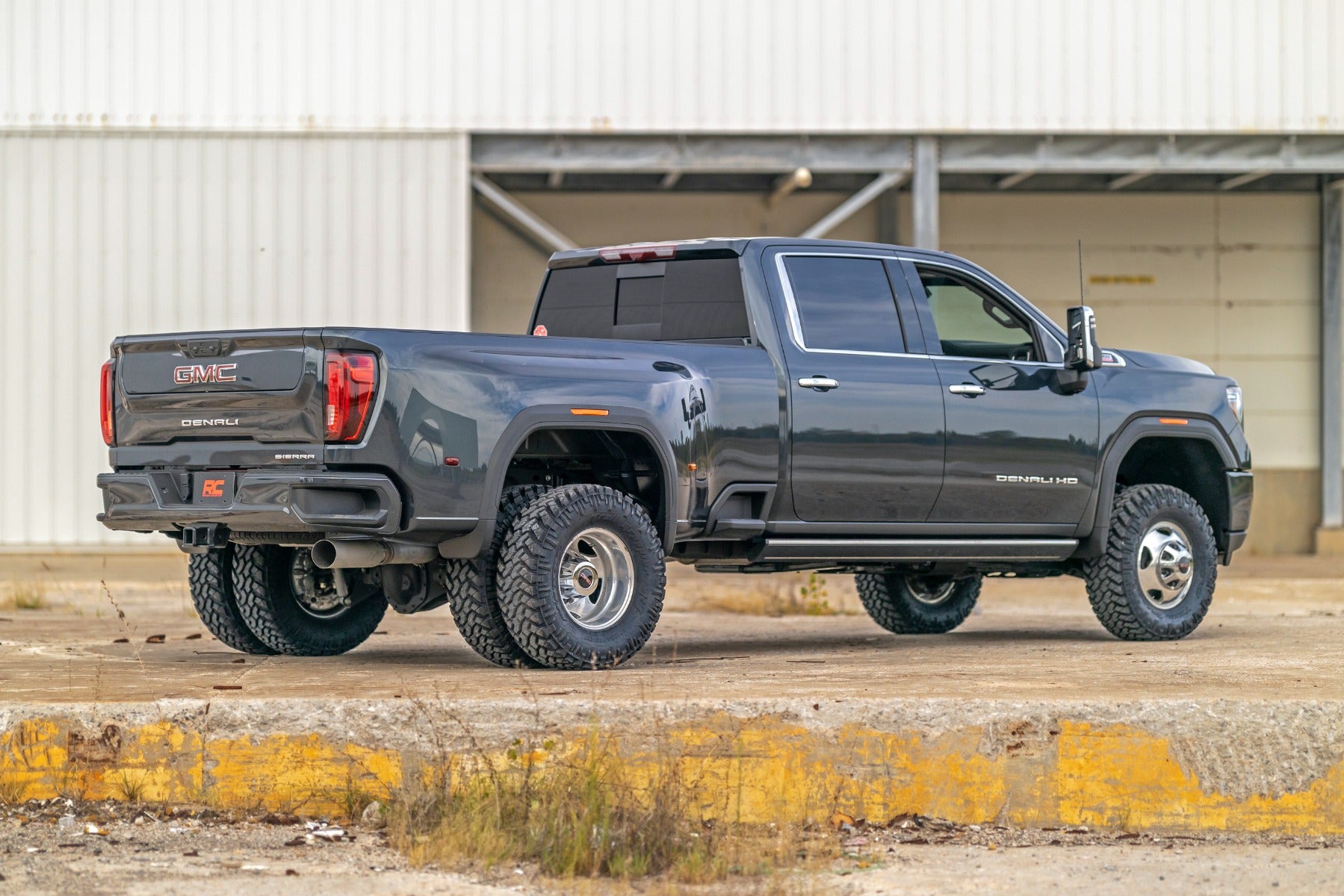 3 Inch Lift Kit | UCAs | M1 | Chevy/GMC Sierra 3500 HD/Silverado 3500 HD (20-25) | 95640RED