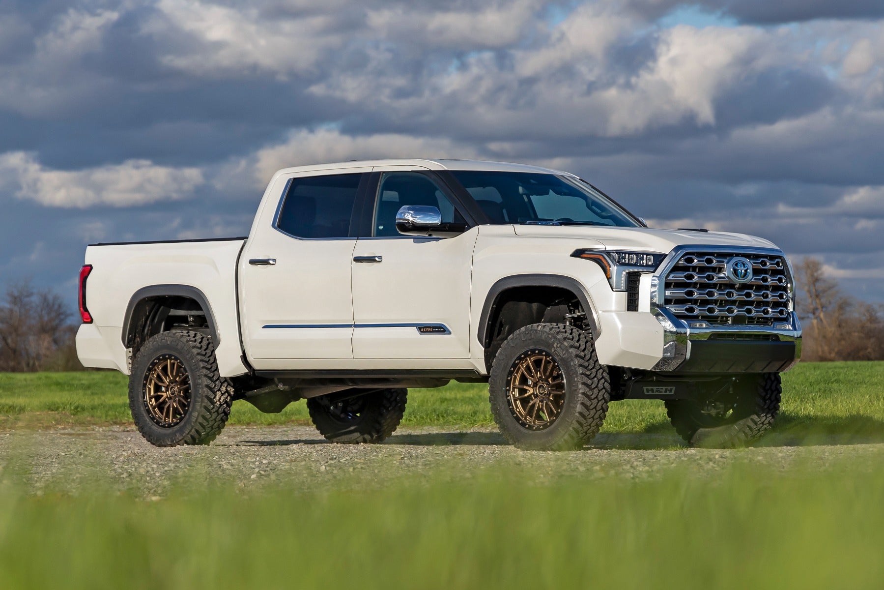 6 Inch Lift Kit | OE Air Ride | Toyota Tundra 2WD/4WD (2022-2025) | 71800