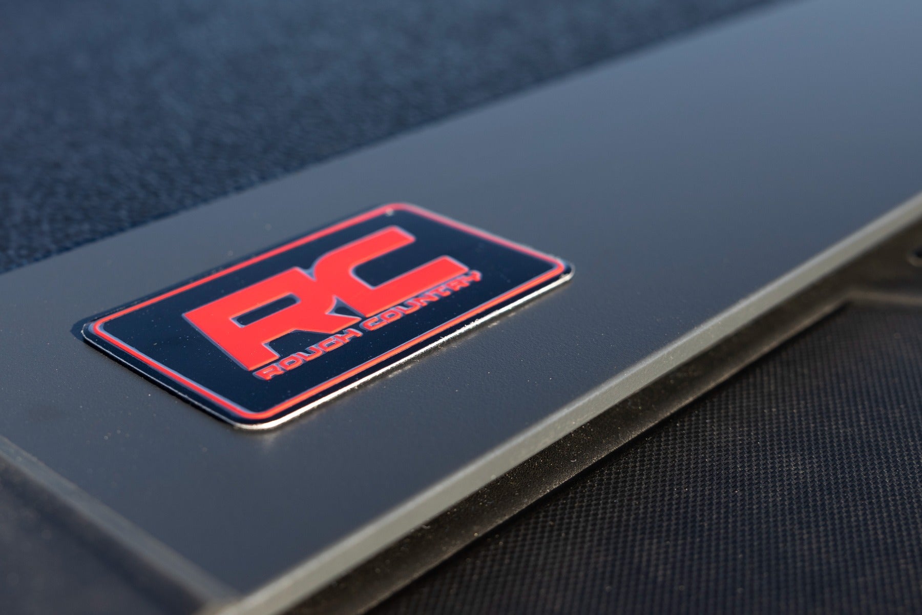 Hard Low Profile Bed Cover | 5' Bed | Chevy/GMC Canyon/Colorado (15-25) | 47120500B