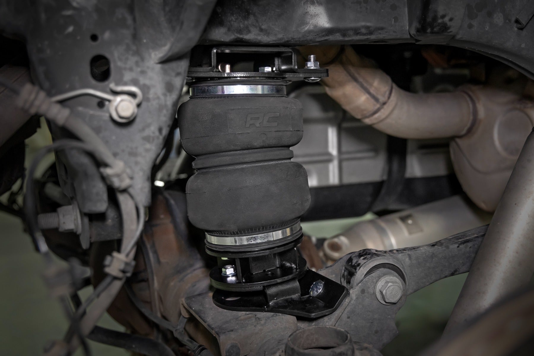 Air Spring Kit w/compressor | Wireless Controller | Ram 1500 4WD (2019-2025) | 10035WC