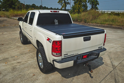 Rough Country | Hard Low Profile Bed Cover | 5'9" Bed | No Rail Caps | Chevy/GMC 1500 (07-13) | 47113550B