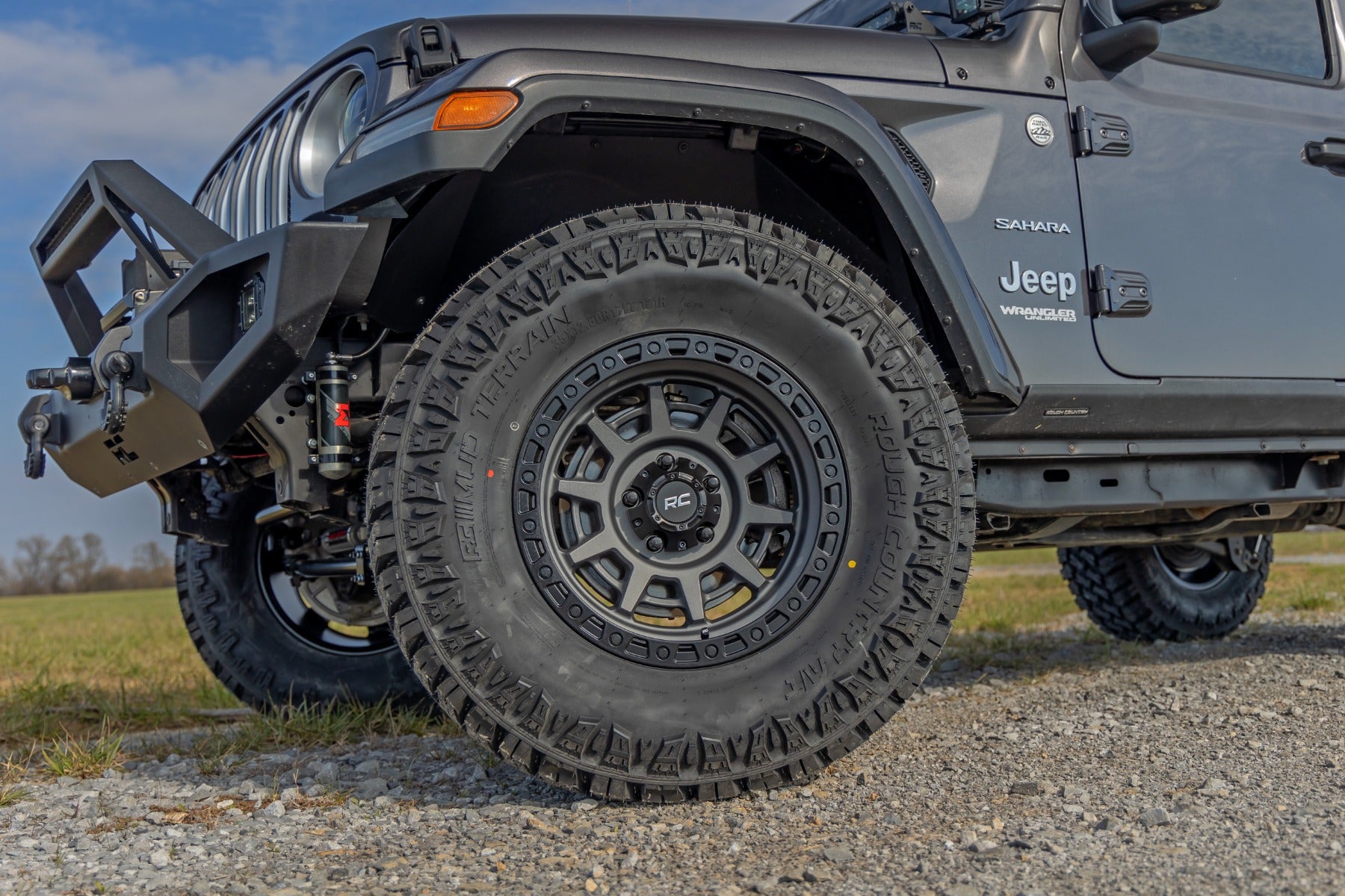 Rough Country 85 Series Wheel | Simulated Beadlock | Gunmetal Gray/Black | 17x9 | 5x5 | -12mm | 85170918A
