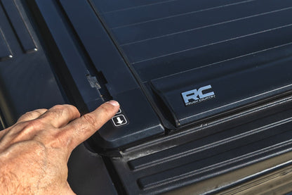 Rough Country | Powered Retractable Bed Cover | 5'7" Bed | Ford F-150 2WD/4WD (2009-2014) | 51221550