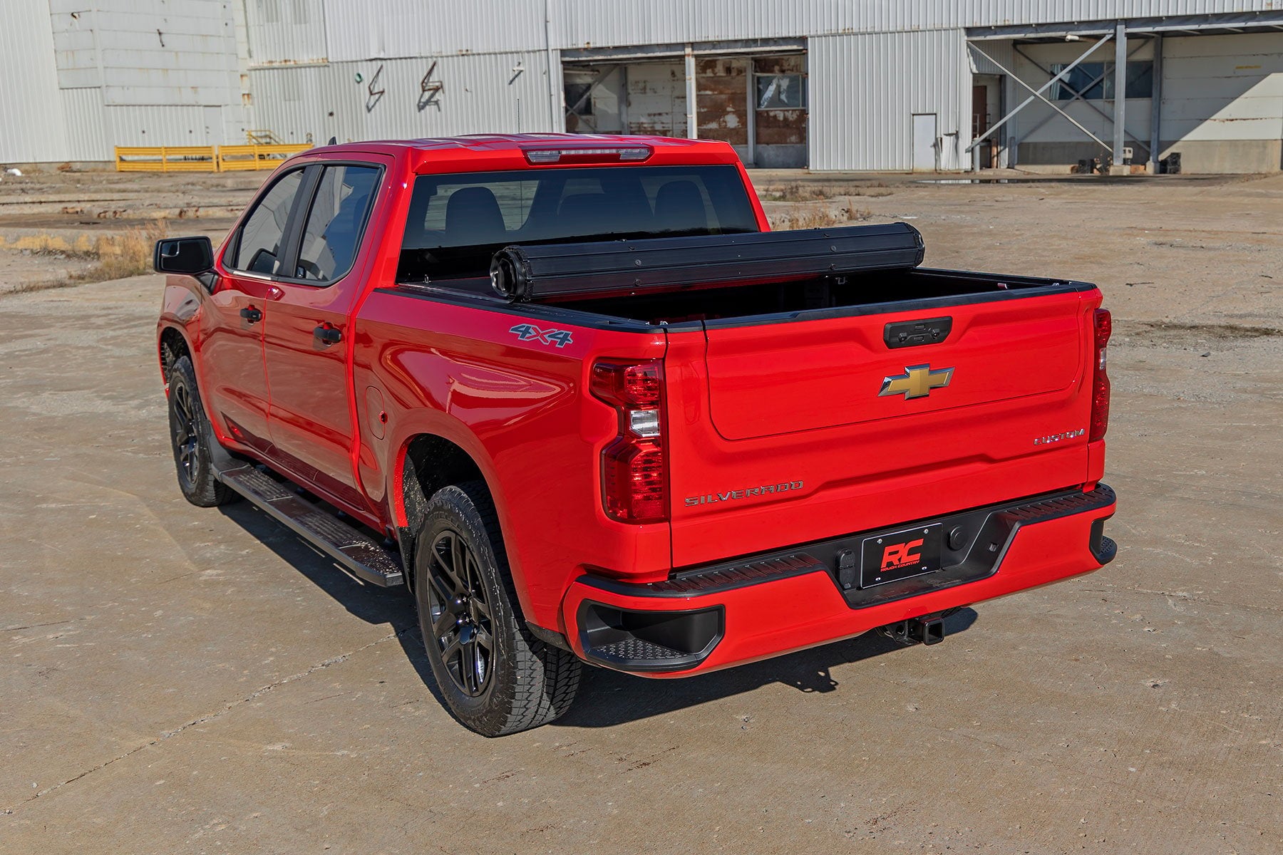 Hard Roll Up Bed Cover | 5'10" Bed | Chevy/GMC Sierra 1500 (19-25)/Silverado 1500 (19-25)  | 50120580
