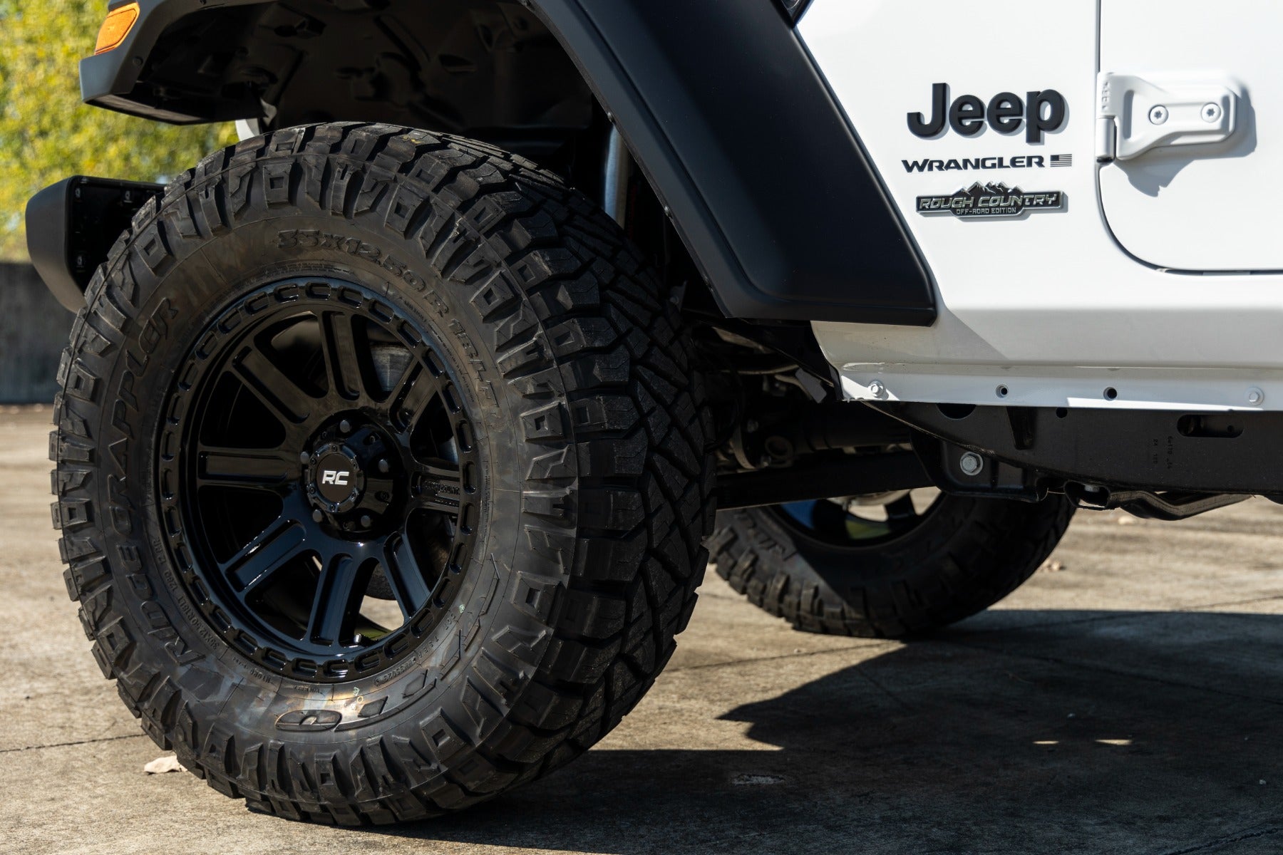 Rough Country 84 Series Wheel | Gloss Black | 18x8.5 | 5x5 | +0mm | 84180918