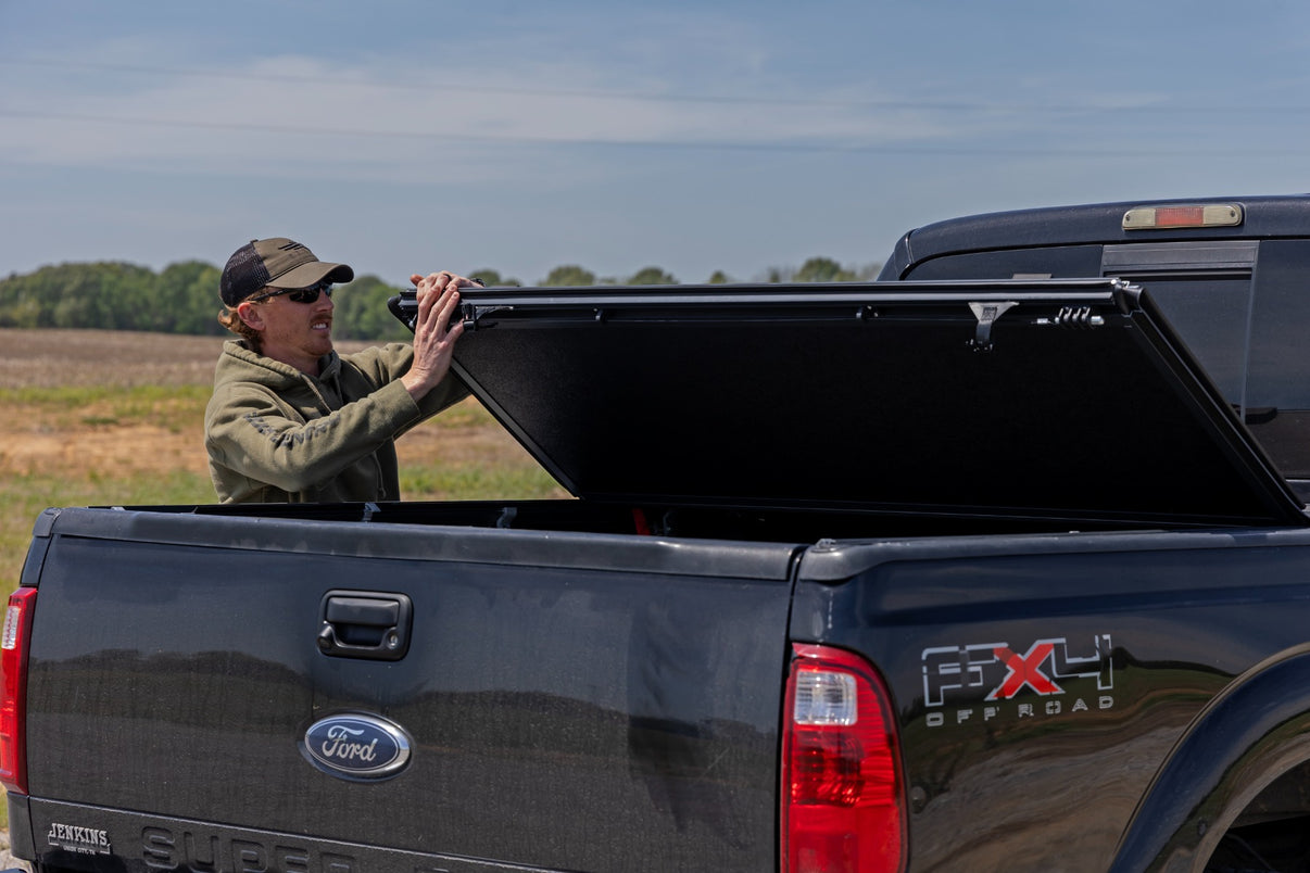 Hard Low Profile Bed Cover | 6'10" Bed | Ford F-250/F-350 Super Duty (99-16) | 47214651B
