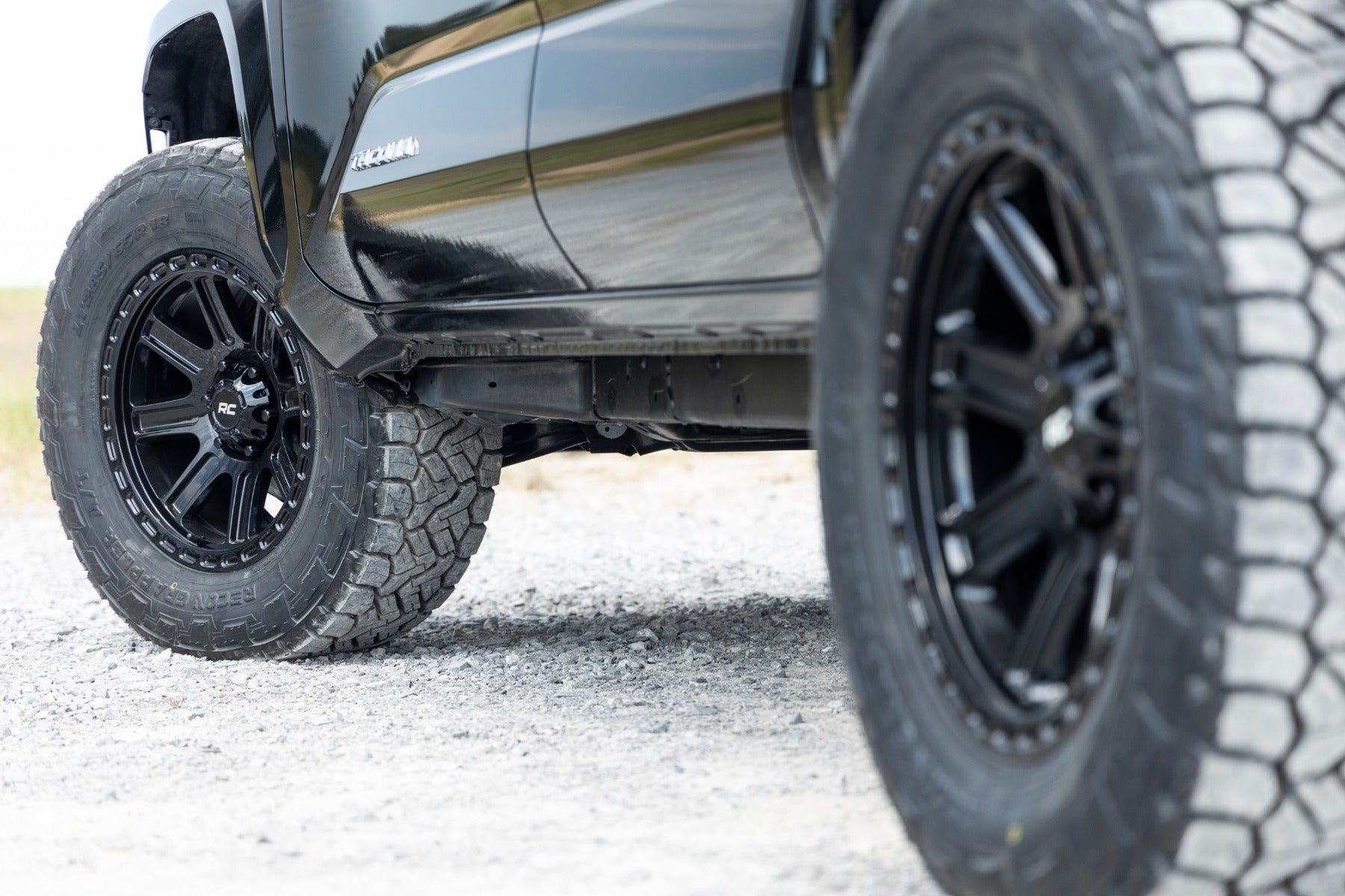 Rough Country 84 Series Wheel | Gloss Black | 18x8.5 | 6x5.5 | +0mm | 84180912