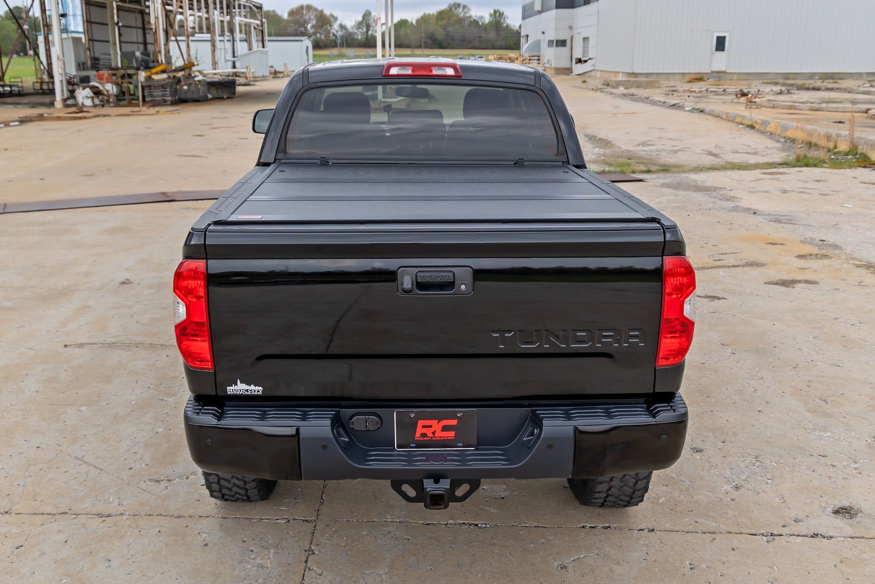 Hard Low Profile Bed Cover | 5'7" Bed | Toyota Tundra 2WD/4WD (2007-2021) | 47414550B