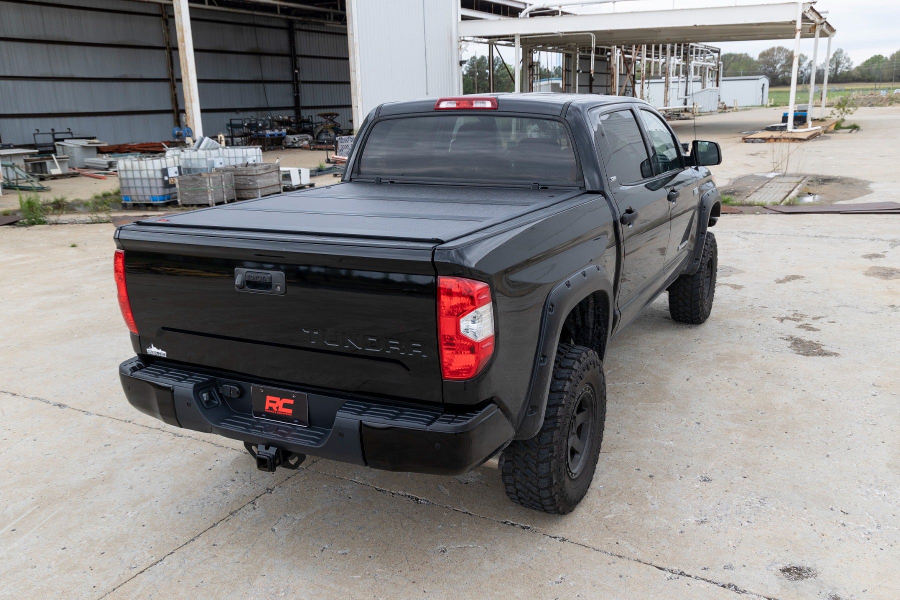 Hard Low Profile Bed Cover | 5'7" Bed | Toyota Tundra 2WD/4WD (2007-2021) | 47414550B