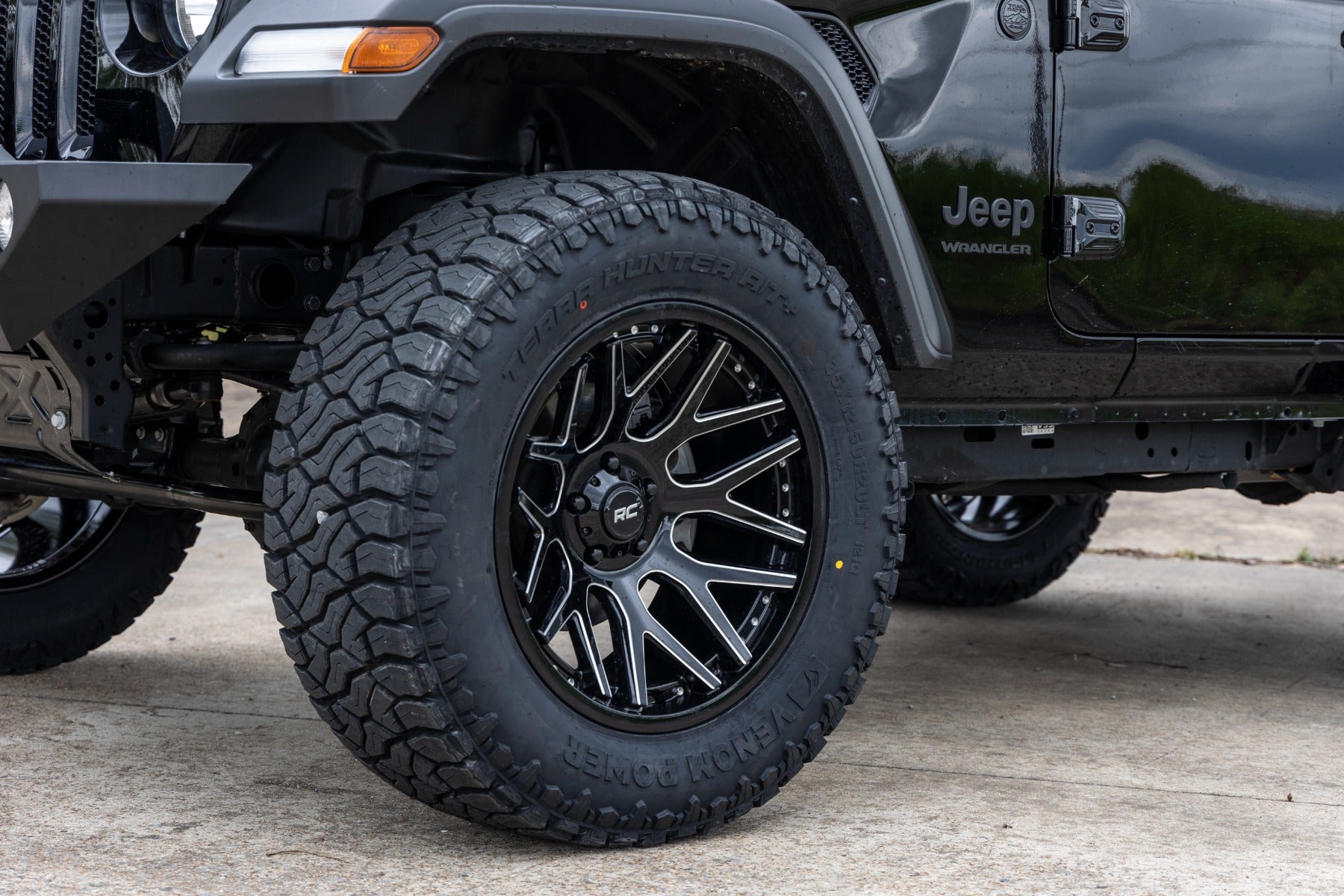 Rough Country 95 Series Wheel | Machined One-Piece | Gloss Black | 20x10 | 5x5 | -19mm | 95201018M