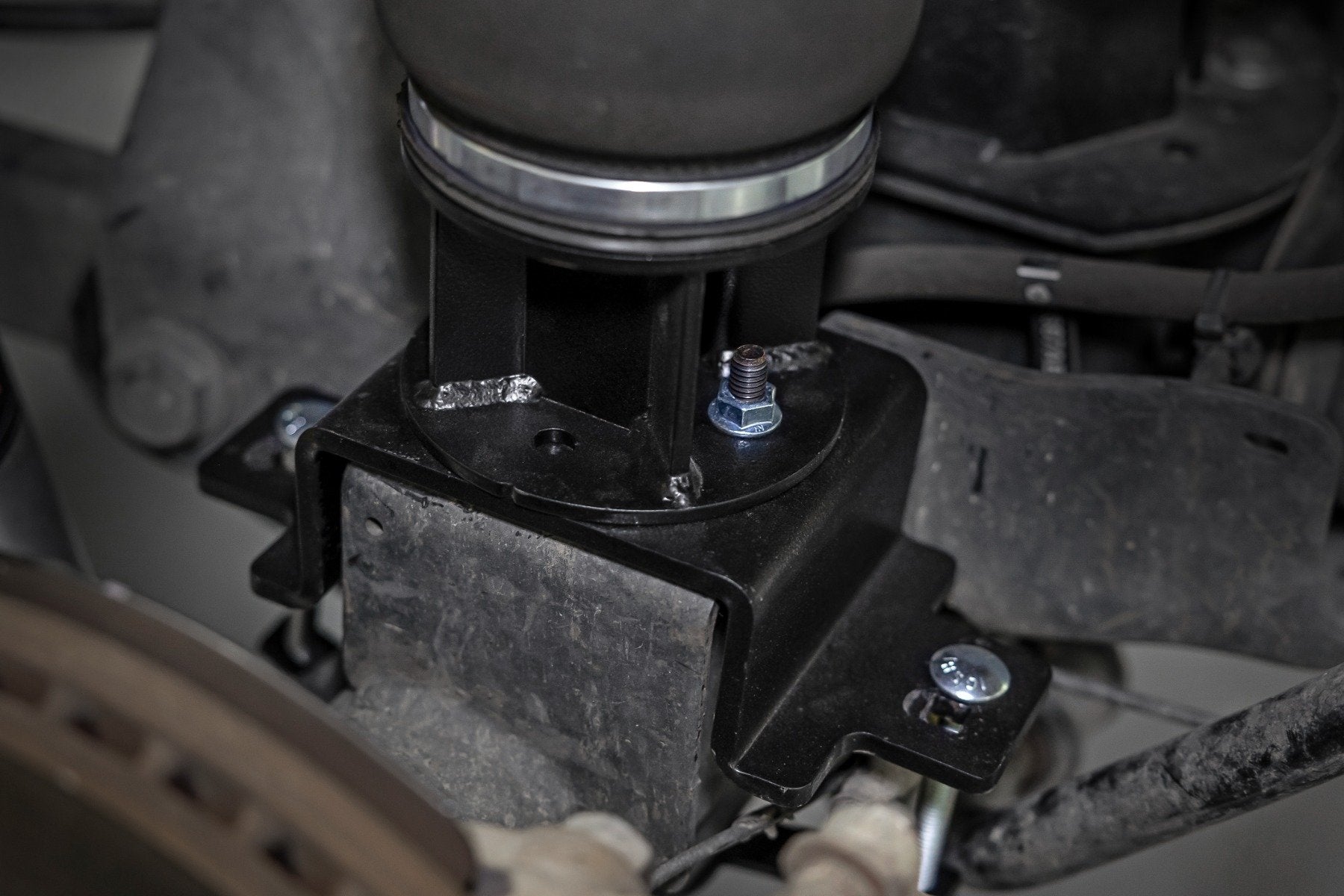 Air Spring Kit w/compressor | Wireless Controller | Ram 2500 2WD (2014-2024) | 10037WC