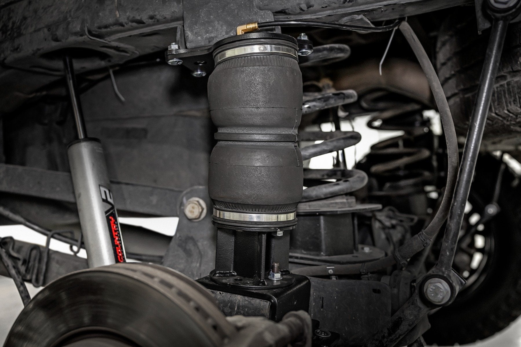 Air Spring Kit w/compressor | Ram 2500 4WD (2014-2023) | 10029C