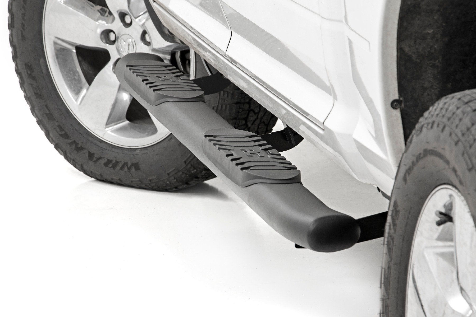 Oval Nerf Step | Crew Cab | Black | Ram 1500/2500/3500 2WD/4WD (2010-2025 & Classic) | 21003
