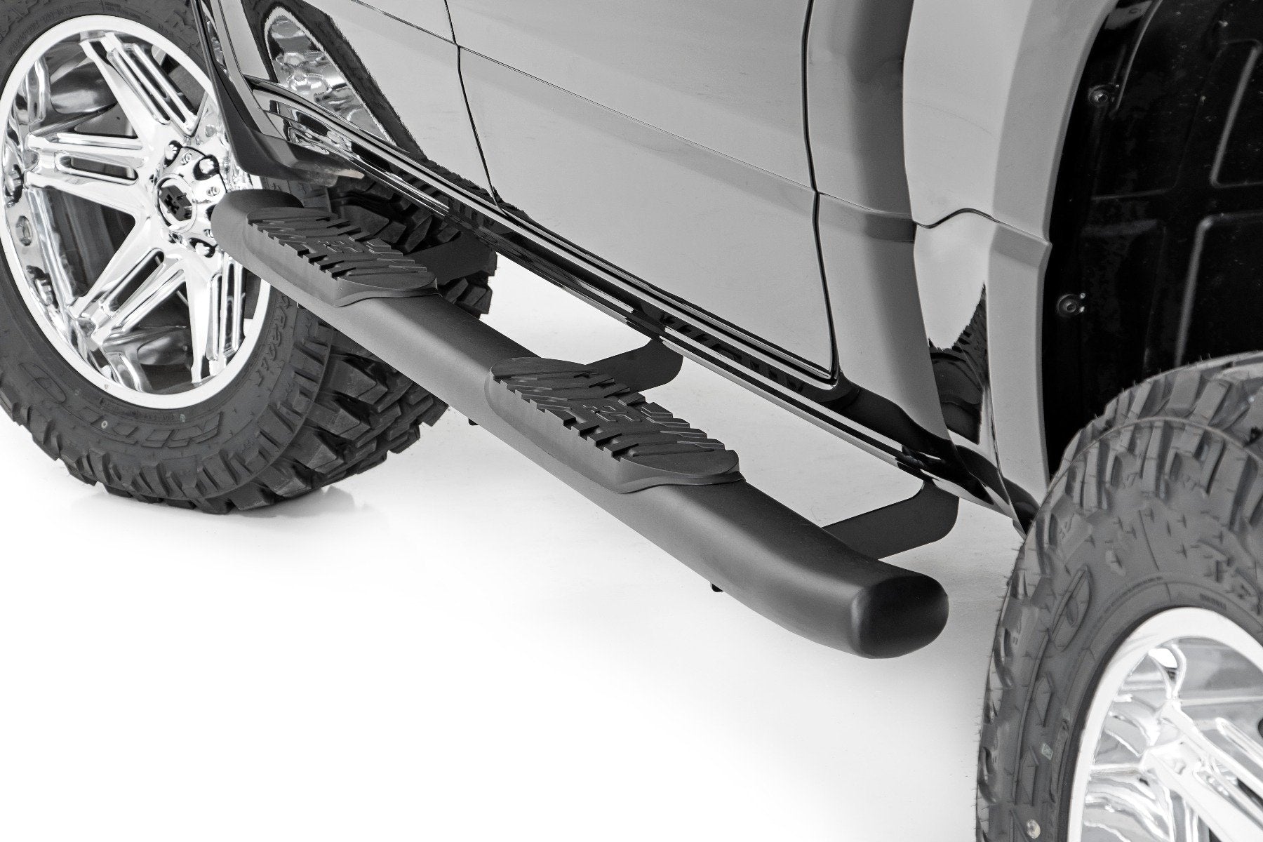 Oval Nerf Step | Crew Cab | Black | Ram 1500 (19-25)/1500 TRX (21-24)  | 21004