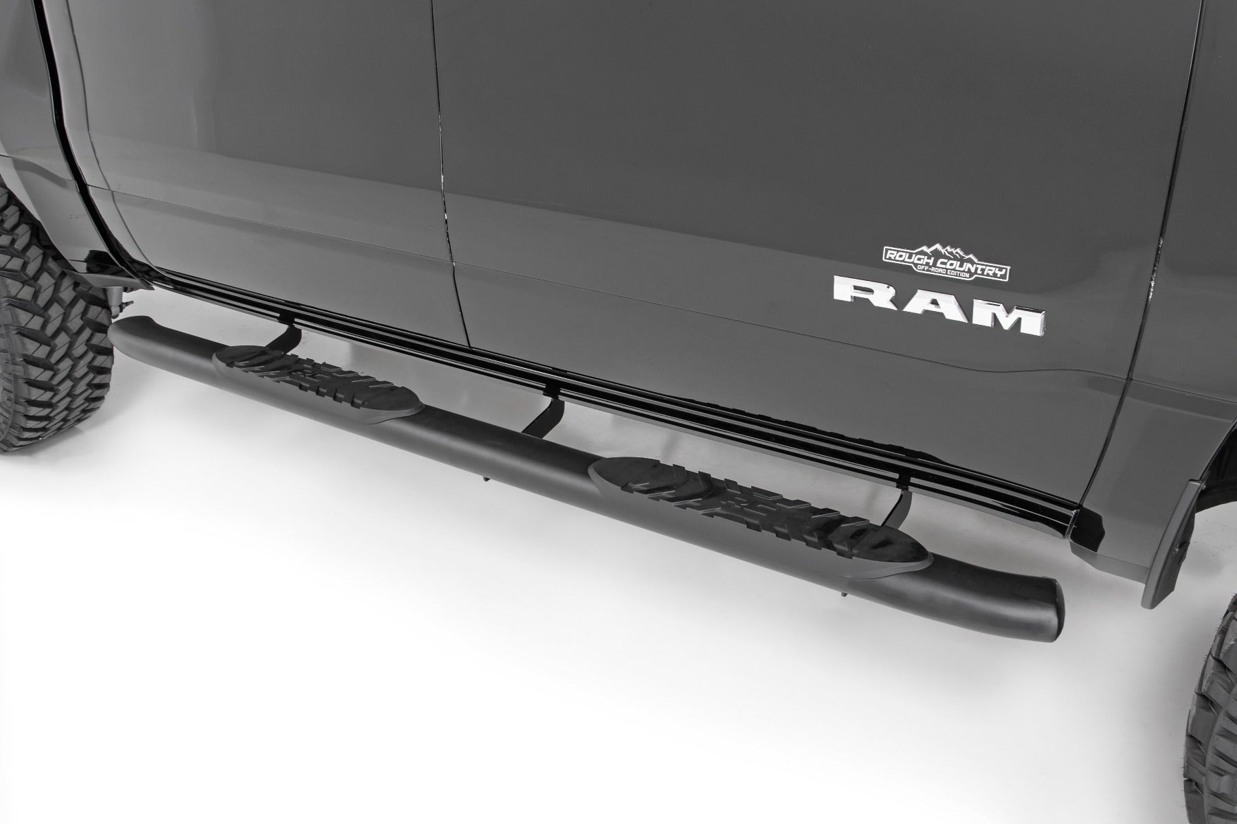 Oval Nerf Step | Crew Cab | Black | Ram 1500 (19-25)/1500 TRX (21-24)  | 21004