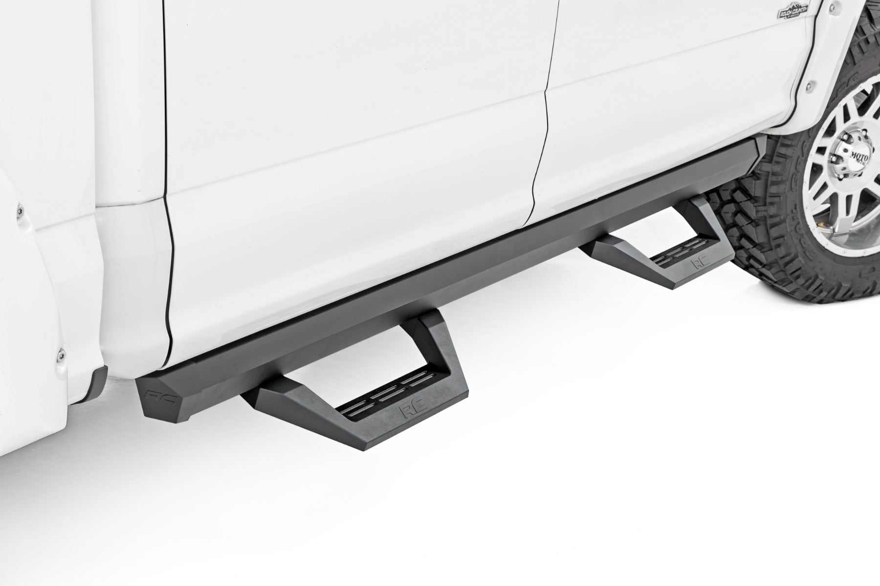 SRX2 Adj Aluminum Step | Crew Cab | Ford F-150/Lightning/F-250/F-350/Raptor (15-25) | 51008A