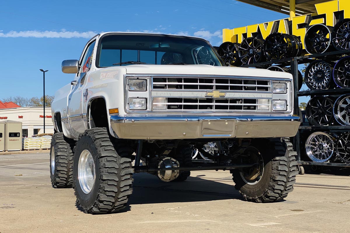 6 Inch Lift Kit | 52" RR Springs | Chevy/GMC C10/K10 Truck & SUV/K5 Blazer (77-91) | 20530