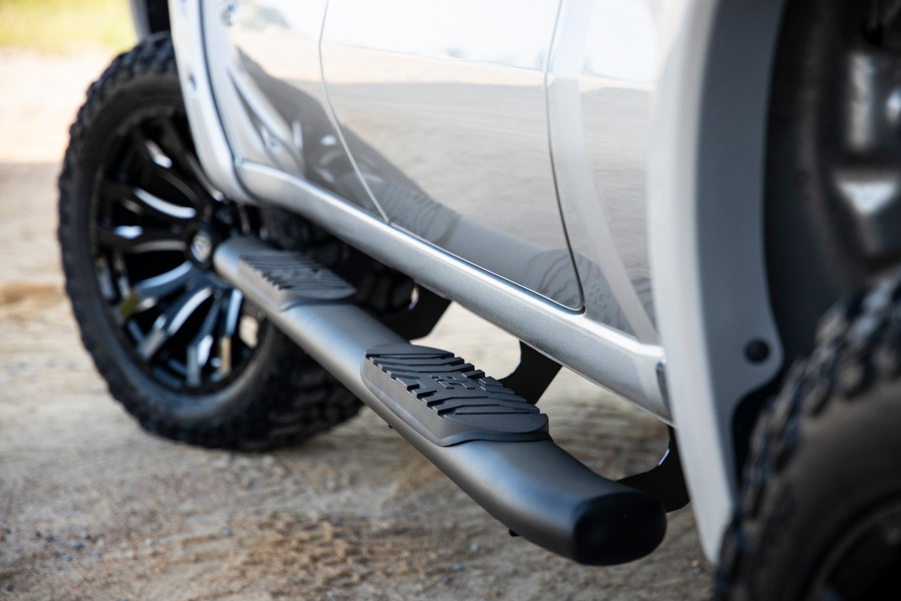 Oval Nerf Step | Crew Cab | Chevy/GMC 1500/2500HD/3500HD (19-25 & Classic) | 21002