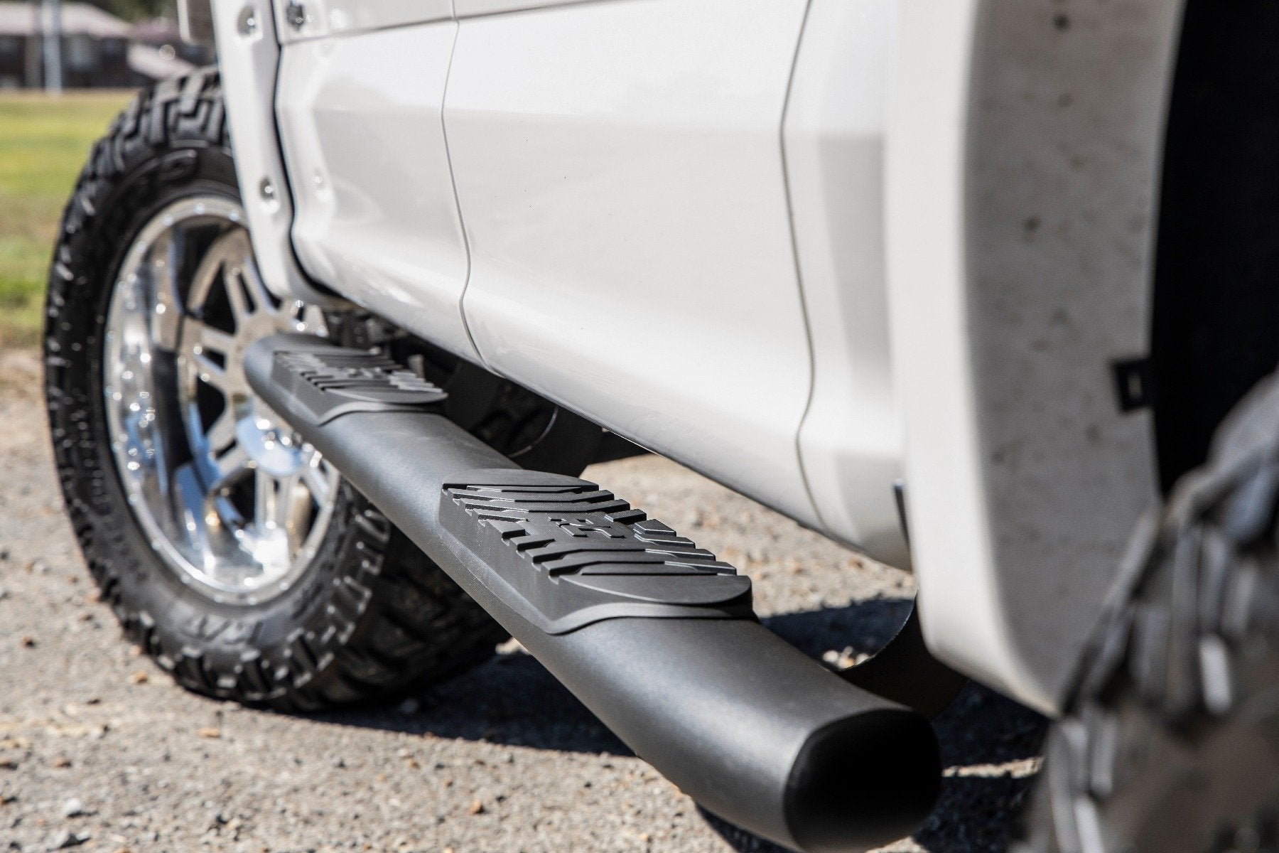 Oval Nerf Step | Crew Cab | Black | Ford F-150/Lightning/F-250/F-350/Raptor (15-25) | 21005