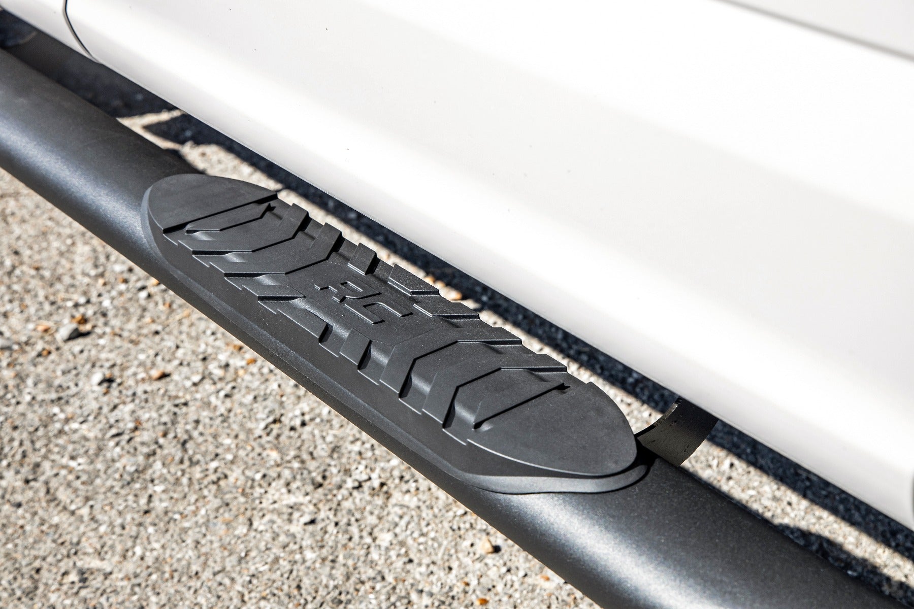 Oval Nerf Step | Crew Cab | Black | Ford F-150/Lightning/F-250/F-350/Raptor (15-25) | 21005