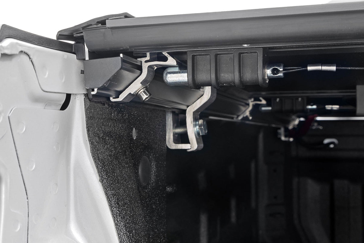 Hard Low Profile Bed Cover | 6'9" Bed | Rail Caps | Chevy/GMC 2500HD/3500HD (20-25) | 47120651B